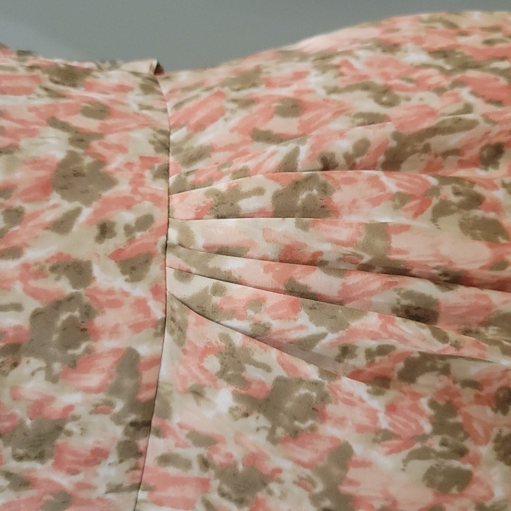 Talbots Sleeveless V-Neck Peach, Cream & Peach Floral Printed Dress - Size 2P - Picture 3 of 7